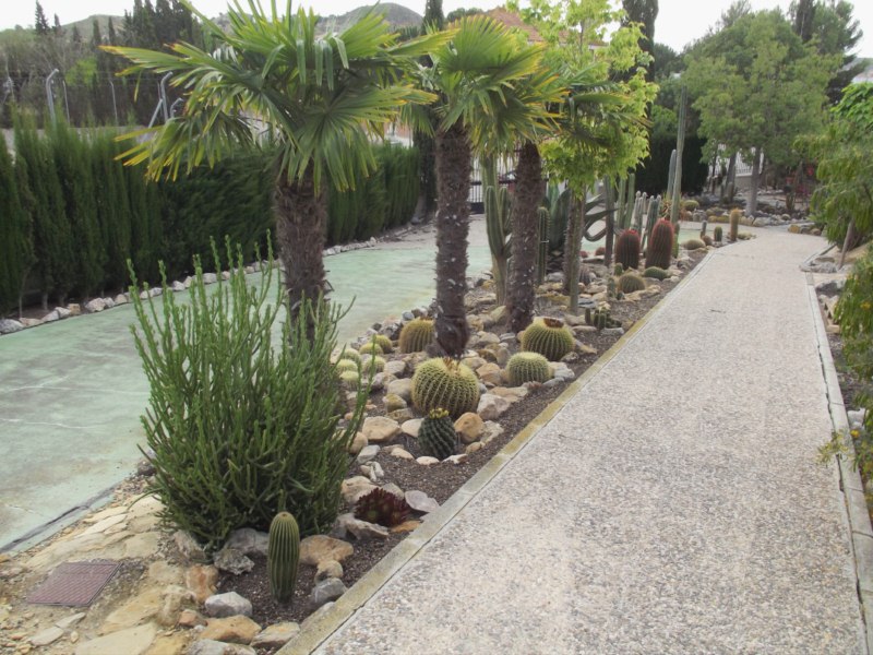 Cheste y jardín 159 [800x600].jpg