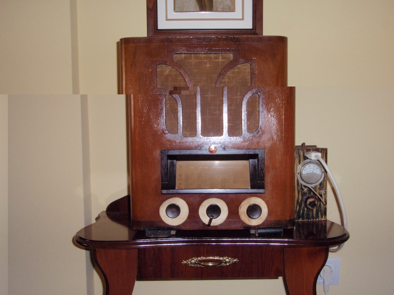 Aparato de radio de 1936 y.... aún funciona!!!! Lo escucho casi a diario.